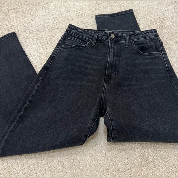 Cropped Straight Leg Denim in Black - Picture 3 of 4